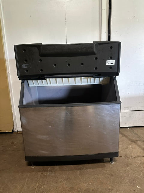 "MANITOWOC S970" HD COMMERCIAL 50"H x 48"W x 33"D  ICE BIN ON LEGS, 710LBS
