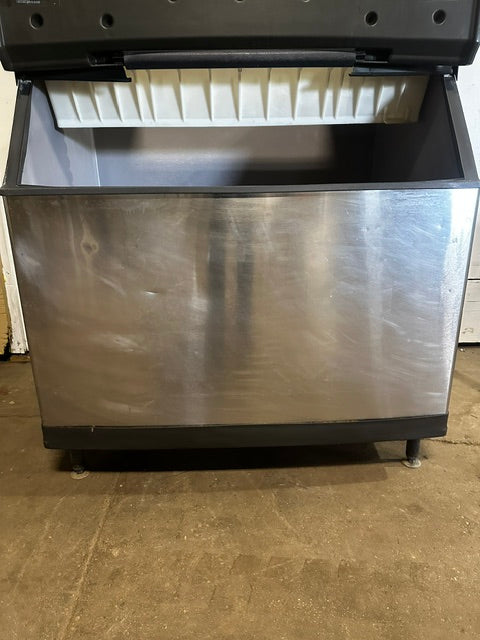 "MANITOWOC S970" HD COMMERCIAL 50"H x 48"W x 33"D  ICE BIN ON LEGS, 710LBS