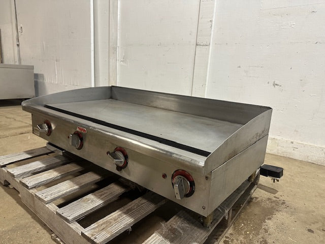 "TOASTMASTER PRO SERIES"ELECTRIC 3PH 48"W GRIDDLE W/ THERMOSTATIC CONTROLS (CT)