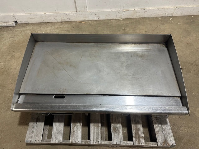 "TOASTMASTER PRO SERIES"ELECTRIC 3PH 48"W GRIDDLE W/ THERMOSTATIC CONTROLS (CT)