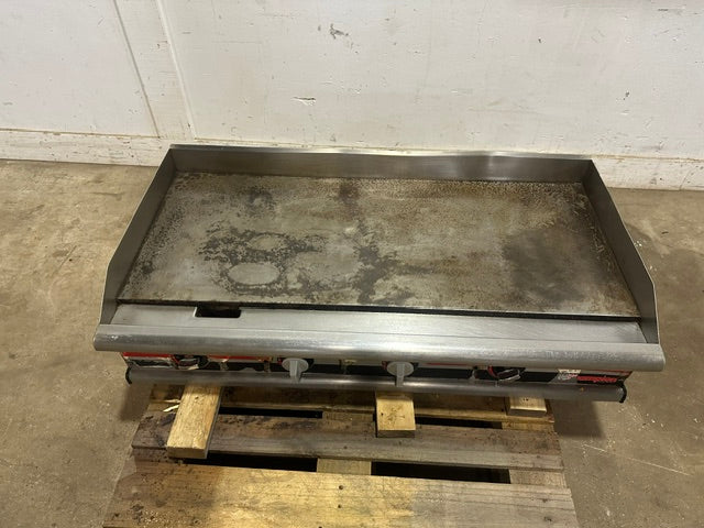 "APW WYOTT CHAMPION COOK SERIES" H.D COMMERCIAL N GAS 48"W COUNTERTOP GRIDDLE