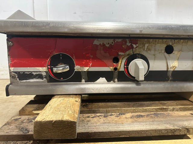 "APW WYOTT CHAMPION COOK SERIES" H.D COMMERCIAL N GAS 48"W COUNTERTOP GRIDDLE