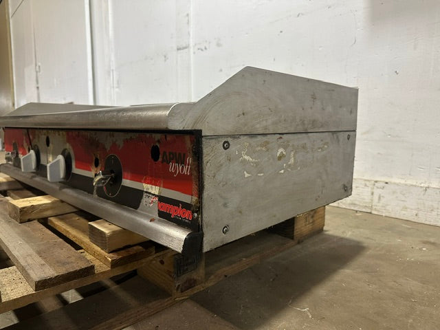"APW WYOTT CHAMPION COOK SERIES" H.D COMMERCIAL N GAS 48"W COUNTERTOP GRIDDLE