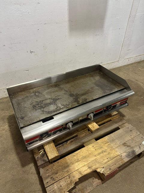 "APW WYOTT CHAMPION COOK SERIES" H.D COMMERCIAL N GAS 48"W COUNTERTOP GRIDDLE