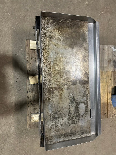 "APW WYOTT CHAMPION COOK SERIES" H.D COMMERCIAL N GAS 48"W COUNTERTOP GRIDDLE