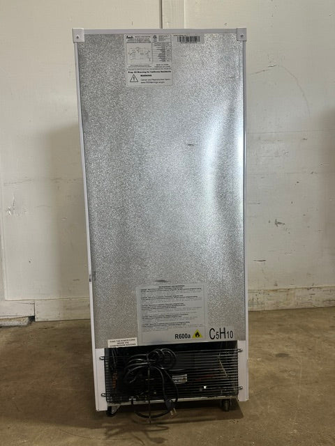 "AVANTI BCC6Q1BG"&nbsp; LED LIGHTED BEVERAGE DISPLAY COOLER/REFRIGERATOR, 115V 1PH