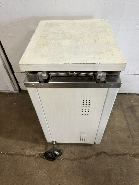 OLIVER 619 20"H.D COMMERCIAL SEMI-AUTOMATIC HYDRAULIC DOUGH DIVIDER 24 PORTION
