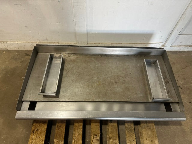 H.D COMMERCIAL N GAS 60"W COUNTERTOP GRIDDLE, 14"H x 60"W x 32"D