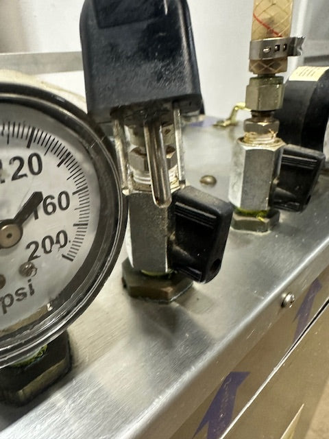 "N2U N2BC" HIGH VOLUME NITROGEN GENERATOR W/BUILT IN GAS BLENDER, 950 hrs