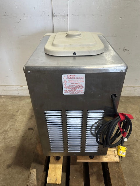 "TAYLOR 142-12" COUNTER TOP 1 PH AIR COOL SOFT SERVE ICE CREAM MACHINE, 115V