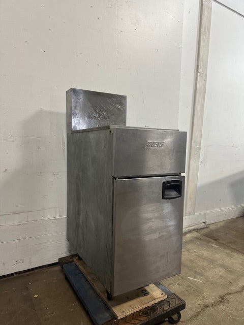 "ANETS SLG 40" N GAS COMMERCIAL DEEP FRYER ON LEGS, 40LBS 90,000BTU