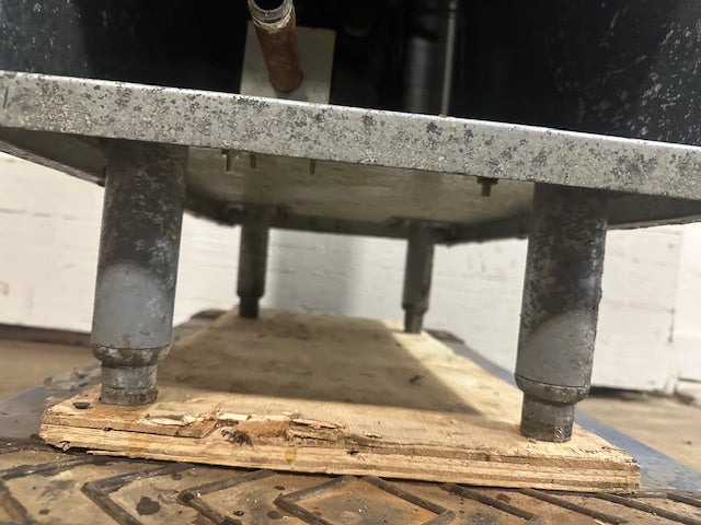 "ANETS SLG 40" N GAS COMMERCIAL DEEP FRYER ON LEGS, 40LBS 90,000BTU