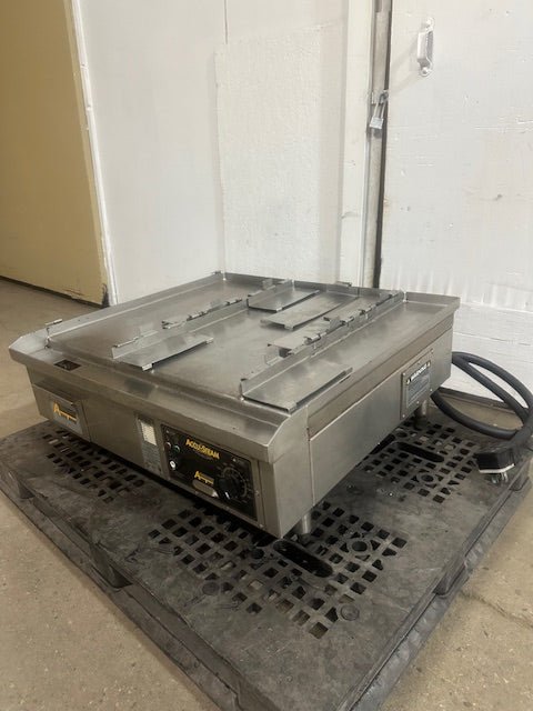 ACCUTEMP EGF2083A3608 ELECTRIC 3PH COMMERCIAL THERMOSTATIC STEAM CHAMBER GRIDDLE - Second Life - Equipment - collection_name