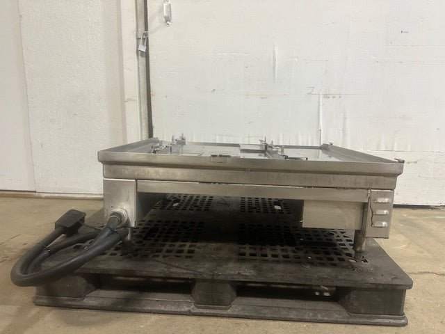 ACCUTEMP EGF2083A3608 ELECTRIC 3PH COMMERCIAL THERMOSTATIC STEAM CHAMBER GRIDDLE - Second Life - Equipment - collection_name