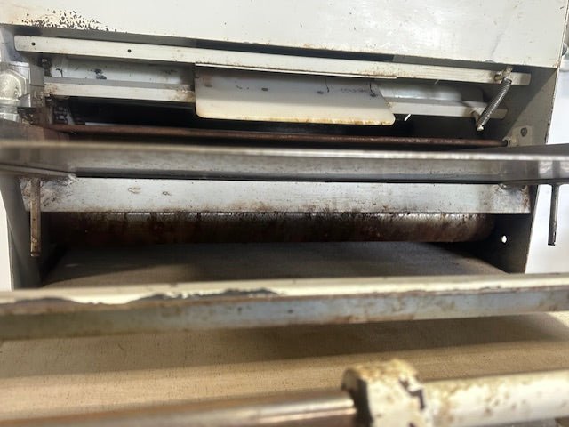 ACME MODEL 88 PIZZA DOUGH ROLLER/SHEETER 24" BELT W/ 2 PRESS PLATES 6"W and 9"W - Second Life - Equipment - collection_name