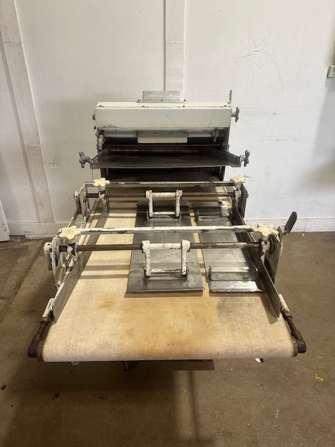 ACME MODEL 88 PIZZA DOUGH ROLLER/SHEETER 24" BELT W/ 2 PRESS PLATES 6"W and 9"W - Second Life - Equipment - collection_name