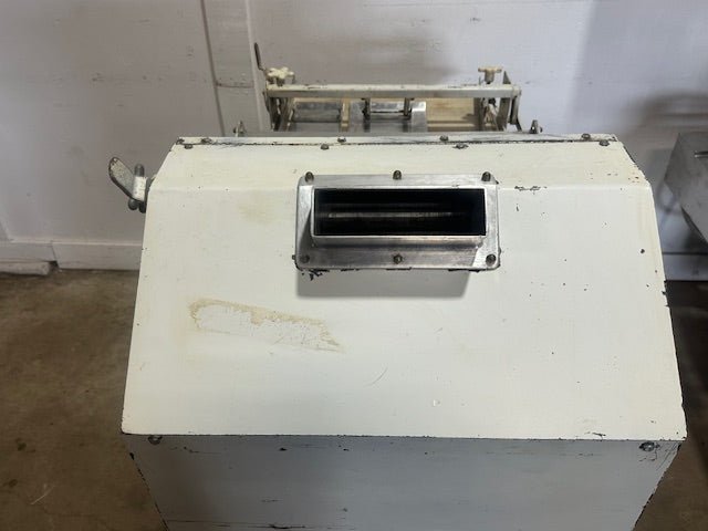 ACME MODEL 88 PIZZA DOUGH ROLLER/SHEETER 24" BELT W/ 2 PRESS PLATES 6"W and 9"W - Second Life - Equipment - collection_name