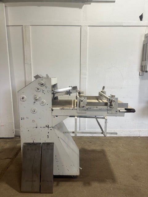 ACME MODEL 88 PIZZA DOUGH ROLLER/SHEETER 24" BELT W/ 2 PRESS PLATES 6"W and 9"W - Second Life - Equipment - collection_name