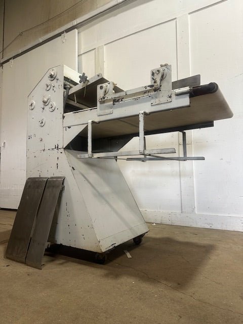ACME MODEL 88 PIZZA DOUGH ROLLER/SHEETER 24" BELT W/ 2 PRESS PLATES 6"W and 9"W - Second Life - Equipment - collection_name