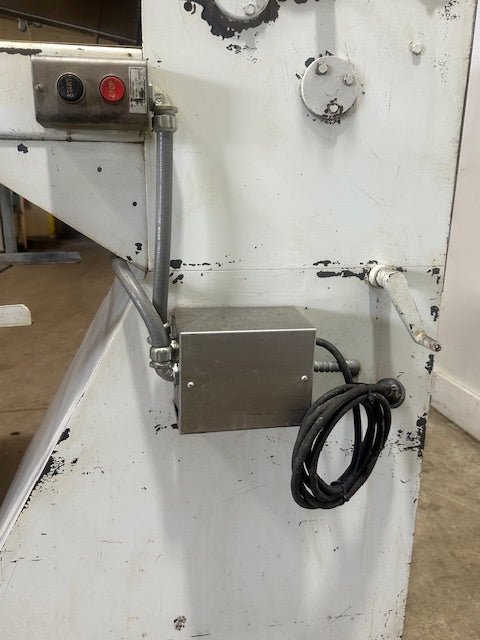 ACME MODEL 88 PIZZA DOUGH ROLLER/SHEETER 24" BELT W/ 2 PRESS PLATES 6"W and 9"W - Second Life - Equipment - collection_name