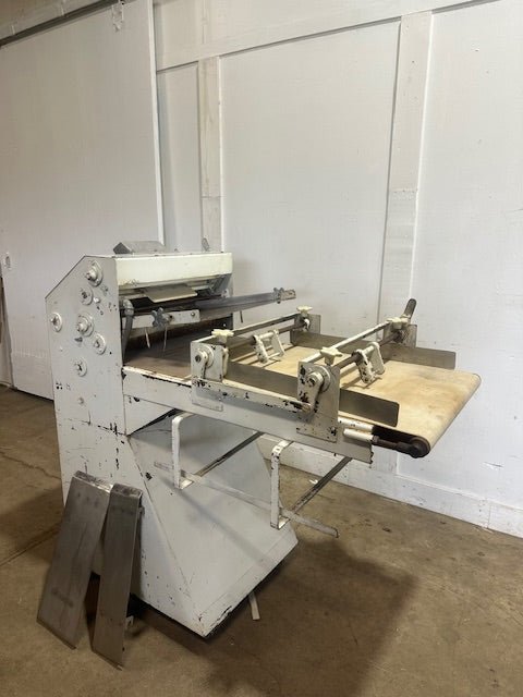 ACME MODEL 88 PIZZA DOUGH ROLLER/SHEETER 24" BELT W/ 2 PRESS PLATES 6"W and 9"W - Second Life - Equipment - collection_name