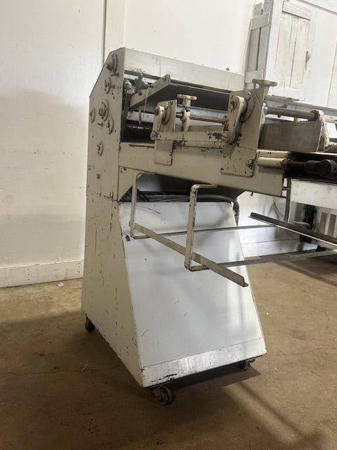 ACME MODEL 88 PIZZA DOUGH ROLLER/SHEETER 24" BELT W/ 2 PRESS PLATES 6"W and 9"W - Second Life - Equipment - collection_name