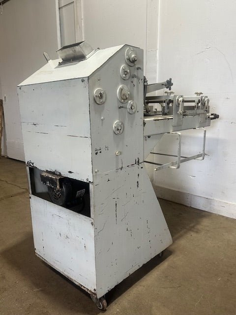 ACME MODEL 88 PIZZA DOUGH ROLLER/SHEETER 24" BELT W/ 2 PRESS PLATES 6"W and 9"W - Second Life - Equipment - collection_name