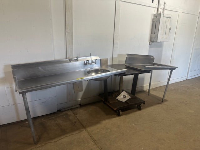 ADVANCE TABCO RIGHTSIDE CLEAN TABLE & LEFT SIDE DIRTY TABLE W/SINK FOR DISHWSHER - Second Life - Equipment - collection_name