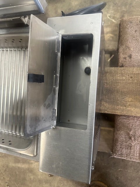 "A.J ANTUNES - ROUNDUP DFWT - 100CF"120V S.S 2/3 PAN SIZE FOOD WARMER/STEAMER (CT) - Second Life - Equipment - collection_name