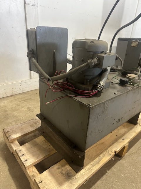 ALLEN BRADLEY 836T - T350J INDUSTRIAL 10GAL HYDRAULIC PUMP - Second Life - Equipment - collection_name