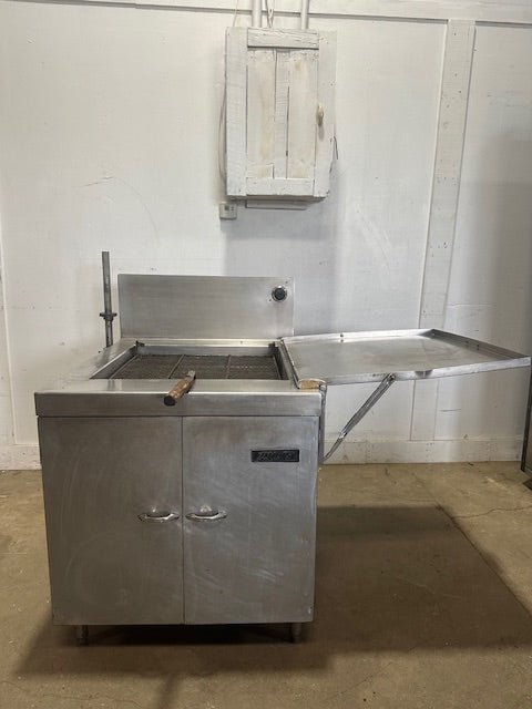 "ANETS BFF24x24 - B" COMMERCIAL 24"x24" NATURAL GAS DONUT FRYER, 62500BTU/HR - Second Life - Equipment - collection_name