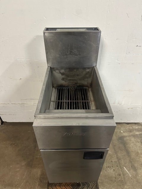 "ANETS SLG 40" N GAS COMMERCIAL DEEP FRYER ON LEGS, 40LBS 90,000BTU - Second Life - Equipment - collection_name