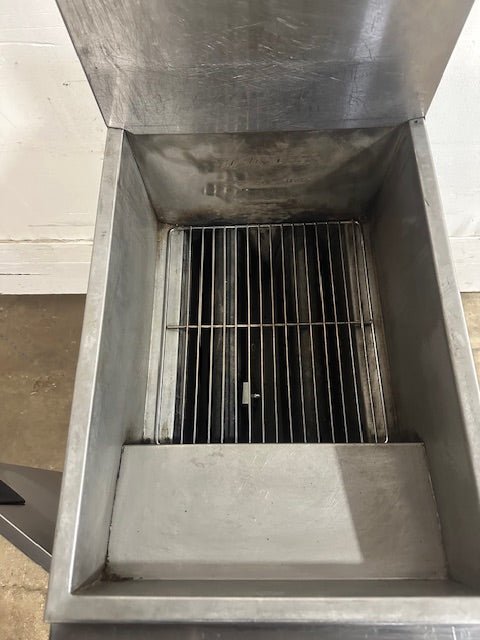 "ANETS SLG 40" N GAS COMMERCIAL DEEP FRYER ON LEGS, 40LBS 90,000BTU - Second Life - Equipment - collection_name