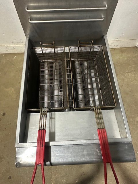 "AVANTCO FF510N"N GAS COMMERCIAL DEEP FRYER W/BASKETS 70 - 100 LBS 150,000BTU - Second Life - Equipment - collection_name