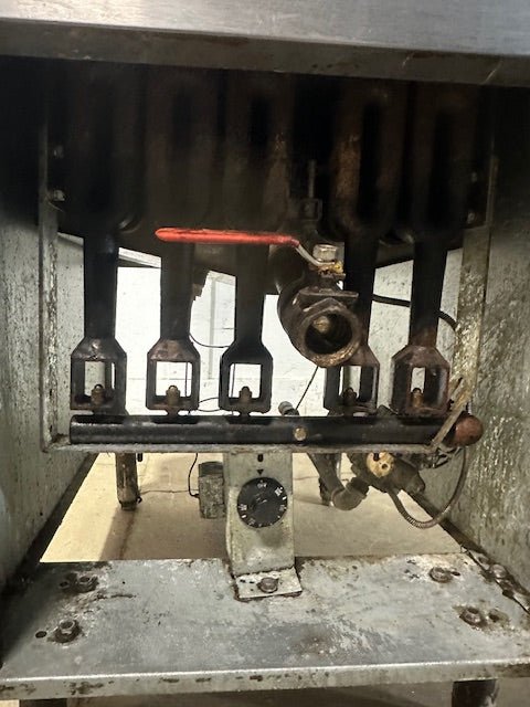 "AVANTCO FF510N"N GAS COMMERCIAL DEEP FRYER W/BASKETS 70 - 100 LBS 150,000BTU - Second Life - Equipment - collection_name