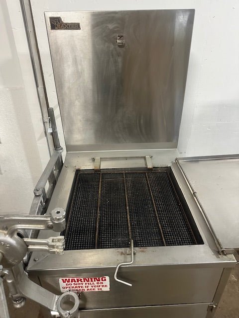 "BAXTER SP155G - M2424" 24x24" N GAS DONUT FRYER WITH OIL CATCH BASIN/PUMP & ARM - Second Life - Equipment - collection_name