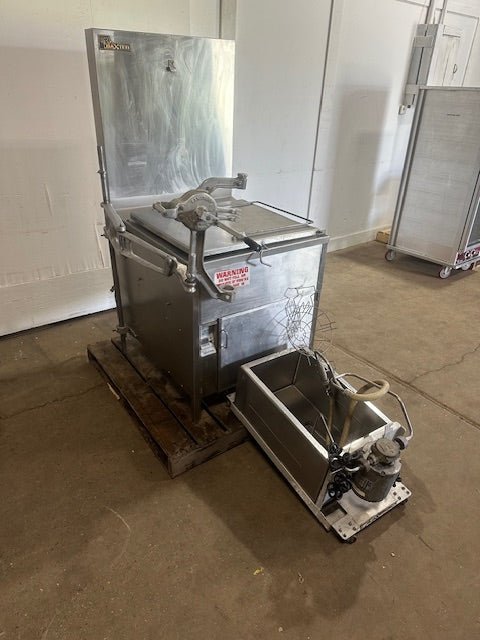 "BAXTER SP155G - M2424" 24x24" N GAS DONUT FRYER WITH OIL CATCH BASIN/PUMP & ARM - Second Life - Equipment - collection_name