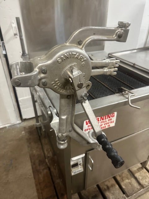 "BAXTER SP155G - M2424" 24x24" N GAS DONUT FRYER WITH OIL CATCH BASIN/PUMP & ARM - Second Life - Equipment - collection_name
