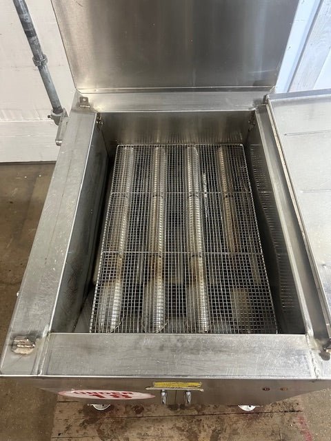 BELSHAW 718 CG DONUT FRYER NAT GAS 44,000 BTU W/ 18" x 26" FRYING AREA INCLUDES ONE SCREEN AND GAS HOSE - Second Life - Equipment - collection_name