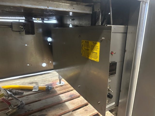BELSHAW 718 CG DONUT FRYER NAT GAS 44,000 BTU W/ 18" x 26" FRYING AREA INCLUDES ONE SCREEN AND GAS HOSE - Second Life - Equipment - collection_name
