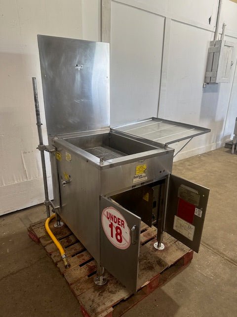 BELSHAW 718 CG DONUT FRYER NAT GAS 44,000 BTU W/ 18" x 26" FRYING AREA INCLUDES ONE SCREEN AND GAS HOSE - Second Life - Equipment - collection_name