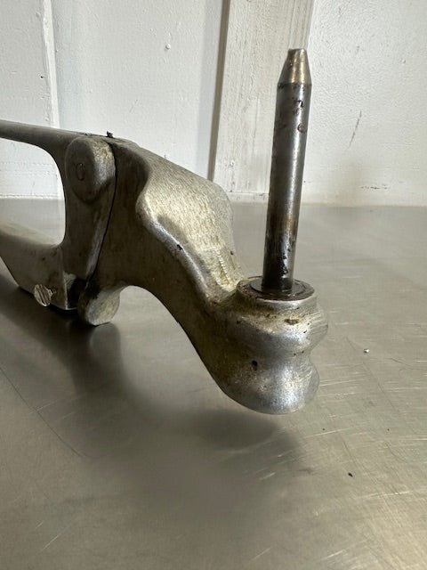 BELSHAW OEM 0326/0324 TILT - UP ARM ASSEMBLY WITH STRAIGHT ARM FOR DONUT DROPPER - Second Life - Equipment - collection_name