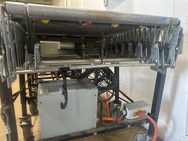 "BEST FLEX" EXPANDABLE FLEXIBLE GRAVITY MOTOR ROLLER CONVEYOR ON LOCKABLE CASTERS - Second Life - Equipment - collection_name