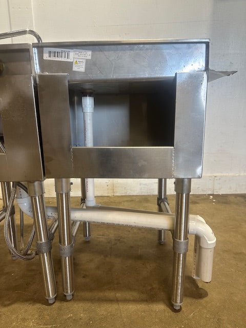 "BK RESOURCES 18 - 18S"UNDERCOUNTER ALL S.S DRAINBOARD & SINK W/ NAPKIN DISPENSER H/C FAUCET - Second Life - Equipment - collection_name