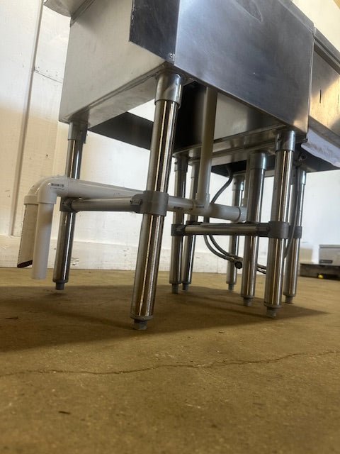 "BK RESOURCES 18 - 18S"UNDERCOUNTER ALL S.S DRAINBOARD & SINK W/ NAPKIN DISPENSER H/C FAUCET - Second Life - Equipment - collection_name