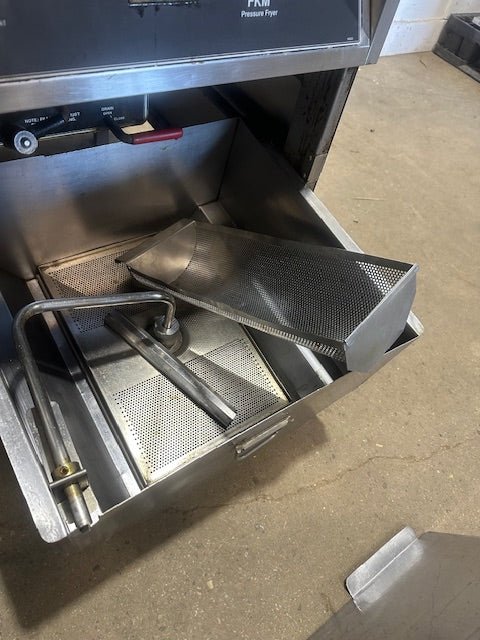 BKI FKM 230v 3PH ELECTRIC PRESSURE FRYER w/OIL FILTRATION PAN AND FRYER BASKET - Second Life - Equipment - collection_name
