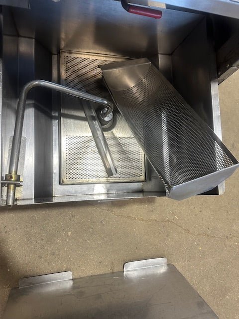 BKI FKM 230v 3PH ELECTRIC PRESSURE FRYER w/OIL FILTRATION PAN AND FRYER BASKET - Second Life - Equipment - collection_name
