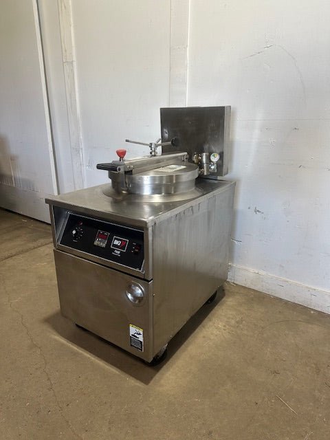 BKI FKM 230v 3PH ELECTRIC PRESSURE FRYER w/OIL FILTRATION PAN AND FRYER BASKET - Second Life - Equipment - collection_name