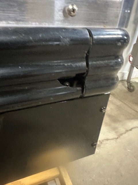 "BKI MM - 4" HEATED LIGHTED HOT FOOD/ ROTISSERIE DISPLAY MERCHANDISER 120V, 1PH - Second Life - Equipment - collection_name