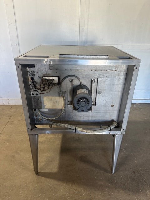 "BLODGETT" MARK V" SS ELECTRIC 200 - 230v 1ph CONVECTION OVEN ON LEGS w/3 RACKS - Second Life - Equipment - collection_name